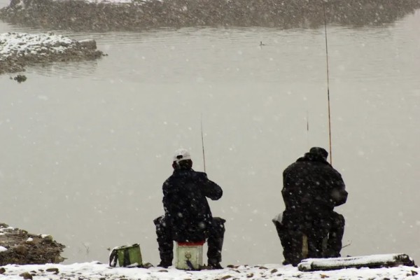 冬天可以钓鲫鱼吗，可以钓但难度大