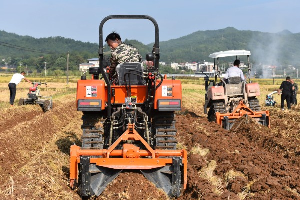 春季如何维护农机，使用前做好润滑、调整、紧固等工作