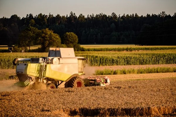 春季如何维护农机，使用前做好润滑、调整、紧固等工作