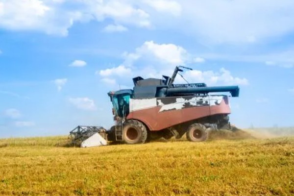 春季如何维护农机，使用前做好润滑、调整、紧固等工作