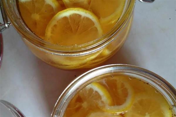 蜂蜜腌柠檬的保存时间，在常温下可保存1-2周左右