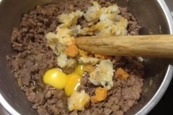 自制泰迪狗粮的方法,推荐以下3种配方