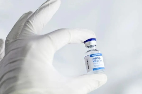 牛痘疫苗的发明者，是爱德华·詹纳