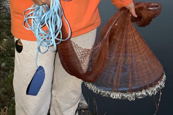 渔网的捕鱼原理,铅球在水中竖直向下将网合拢