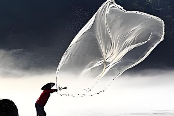 渔网的捕鱼原理,铅球在水中竖直向下将网合拢