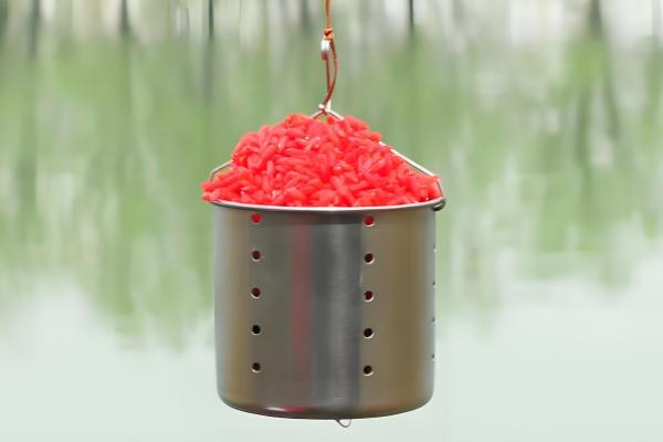 冬季钓鱼打窝用什么窝料,推荐酒米、五谷杂粮等