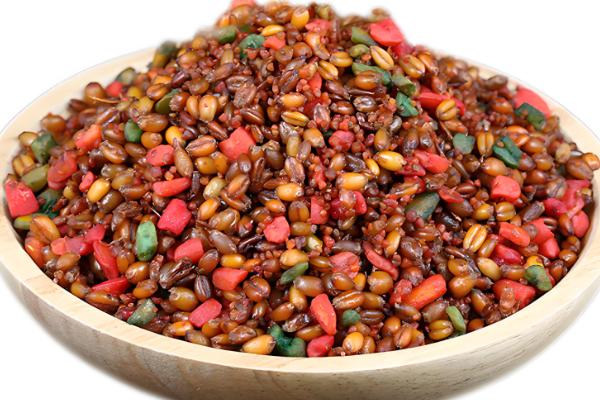 冬季钓鱼打窝用什么窝料,推荐酒米、五谷杂粮等