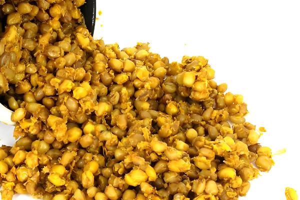 冬季钓鱼打窝用什么窝料,推荐酒米、五谷杂粮等