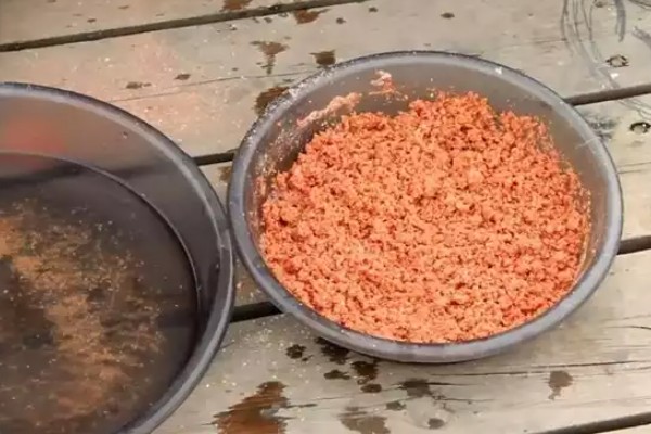 黑坑鲤鱼爱吃什么味型的饵料，根据鱼的体型而定