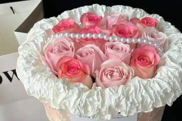 粉玫瑰有什么花语，代表初恋、铭记在心等含义