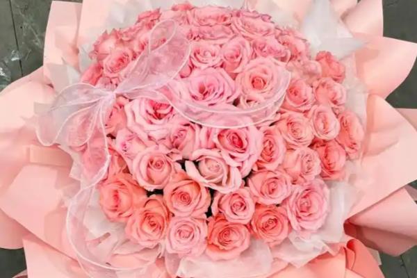 粉玫瑰有什么花语，代表初恋、铭记在心等含义