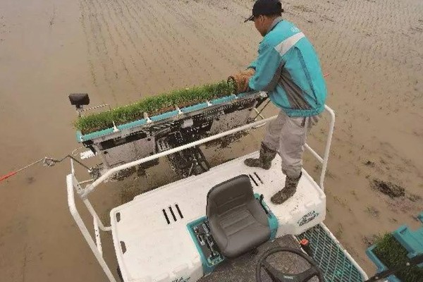 久保田插秧机的驾驶方法,参考以下操作方式