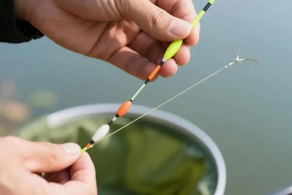 钓鲢鳙怎么选浮漂,一般用吃铅量大的浮漂