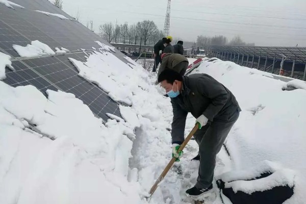 大棚蔬菜遇雪灾如何解难，需及时修复加固大棚