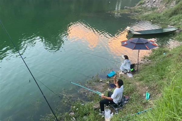 路亚翘嘴鱼的方法,逆流或逆风收饵
