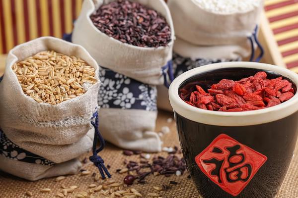 五谷杂粮有哪些，通俗解释是稻谷、麦子、大豆、玉米和薯类